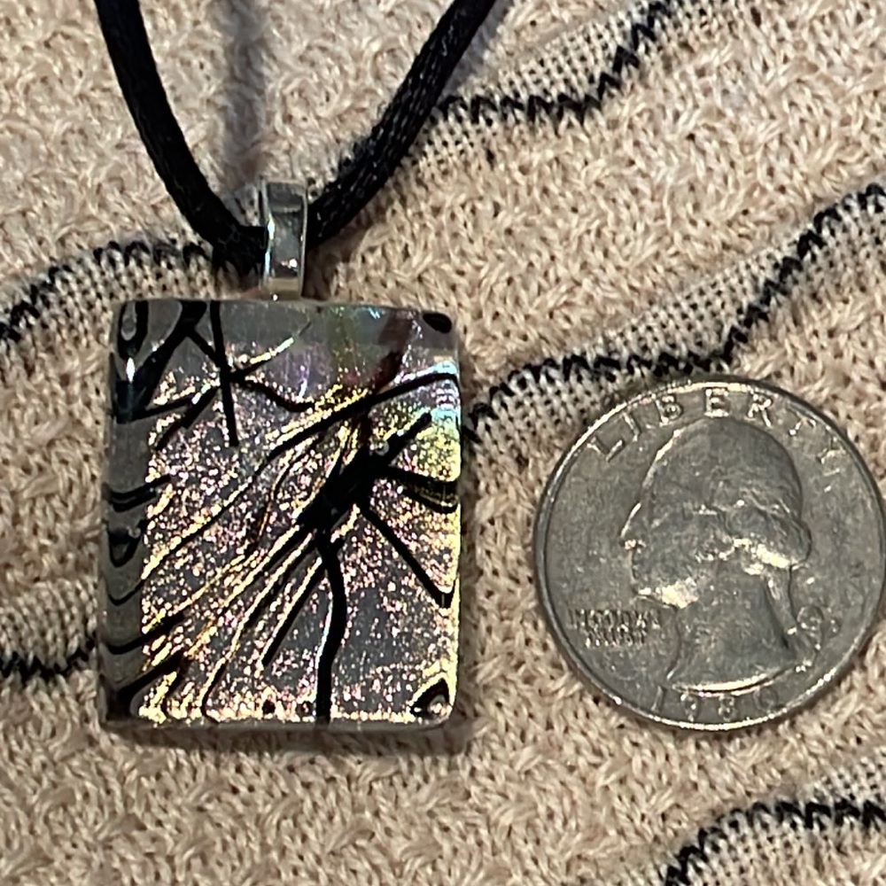 Pendant - Picture 2 of 3